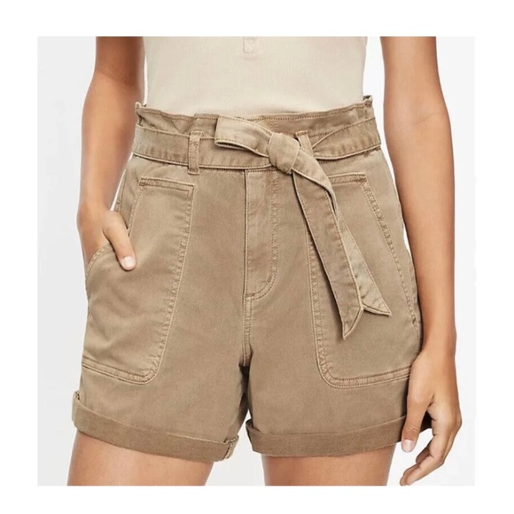 LOFT Pants - Loft khaki paper bag shorts with belt Size Medium